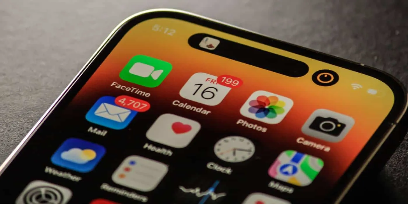 iphone with apps on the home screen