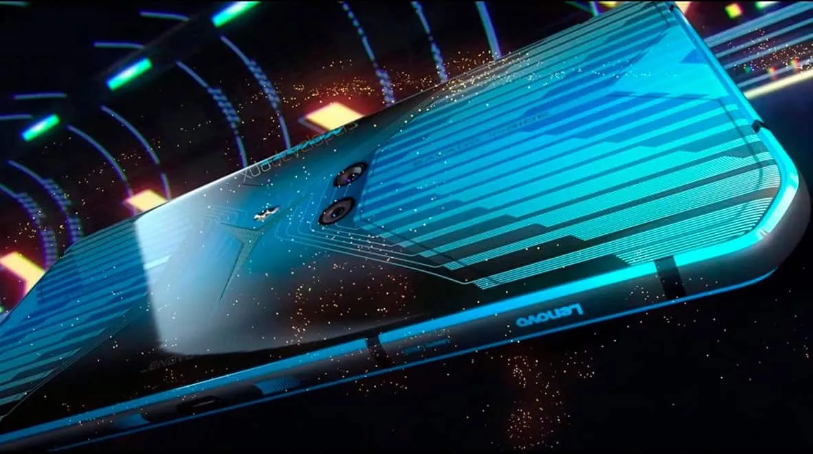 lenovo legion smartphone gamer com camera pop up lateral lateral mostra conector para acessorios assim como o rogphone ii da asus