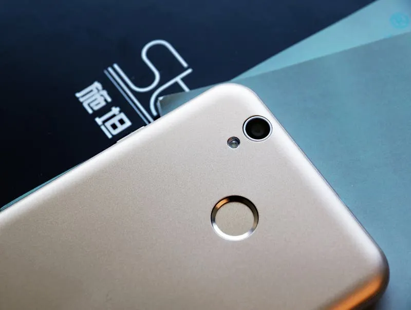 oukitel u7 plus back detail