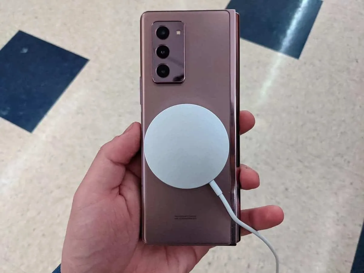 samsung galaxy z fold 2 apple magsafe wireless charger