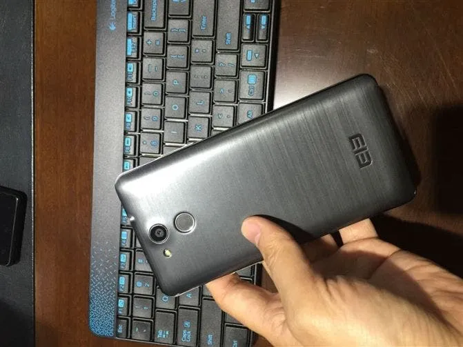 thumb elephone p7000 back 1