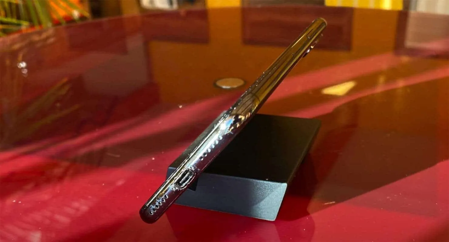 waterproof usb c iphone x 1480x798 1