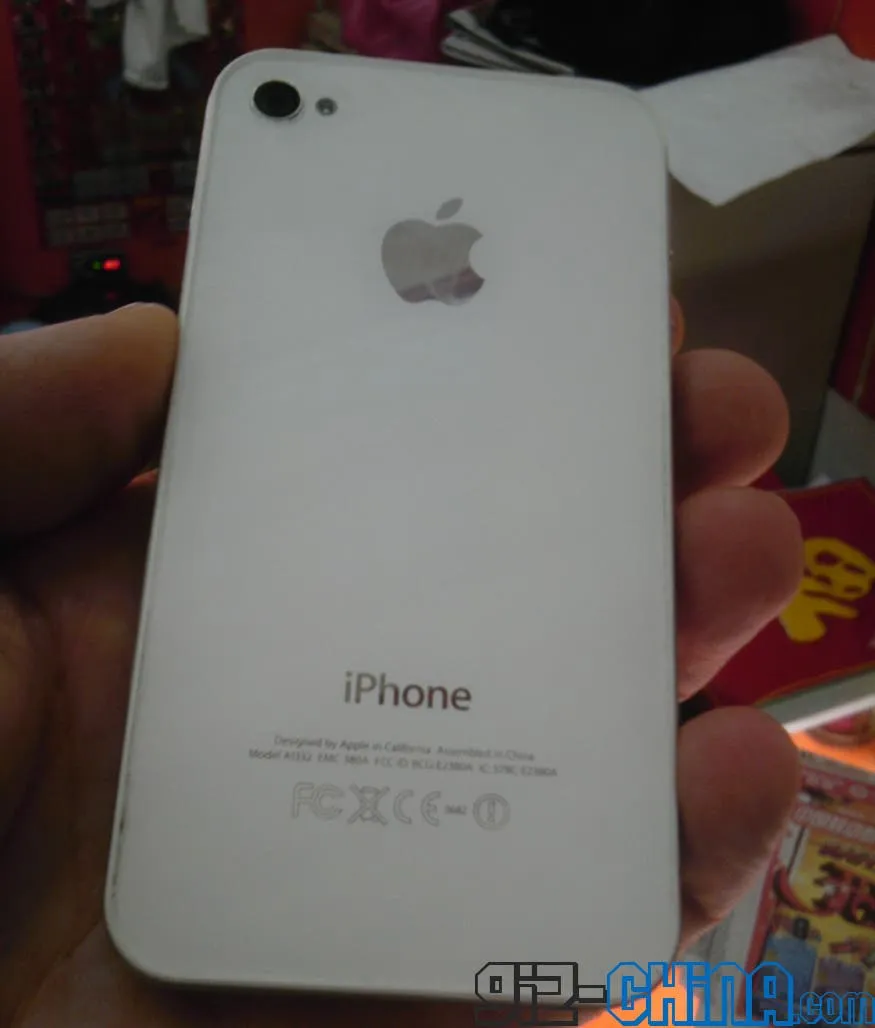 white iphone 4 hands on