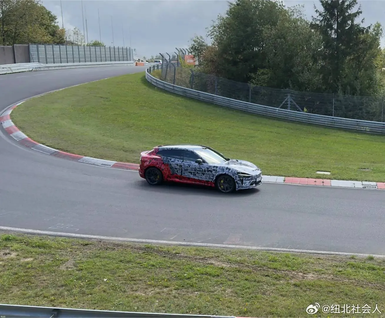 6084d318-c19c-439f-9229-b50a3de8