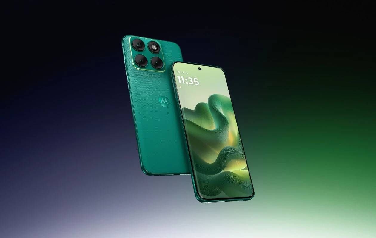 Close-up of Motorola Edge 70 Fusion camera module and back panel