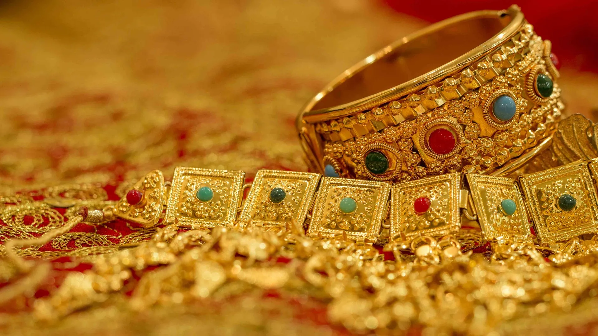 gold 1369453 1920