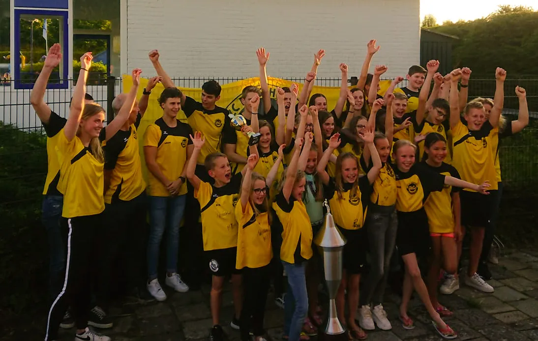 2019 06 15 schotejil 19e eilandbeker op rij
