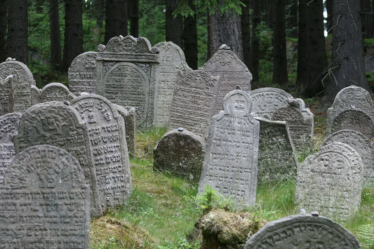 cemetery 380839 1280