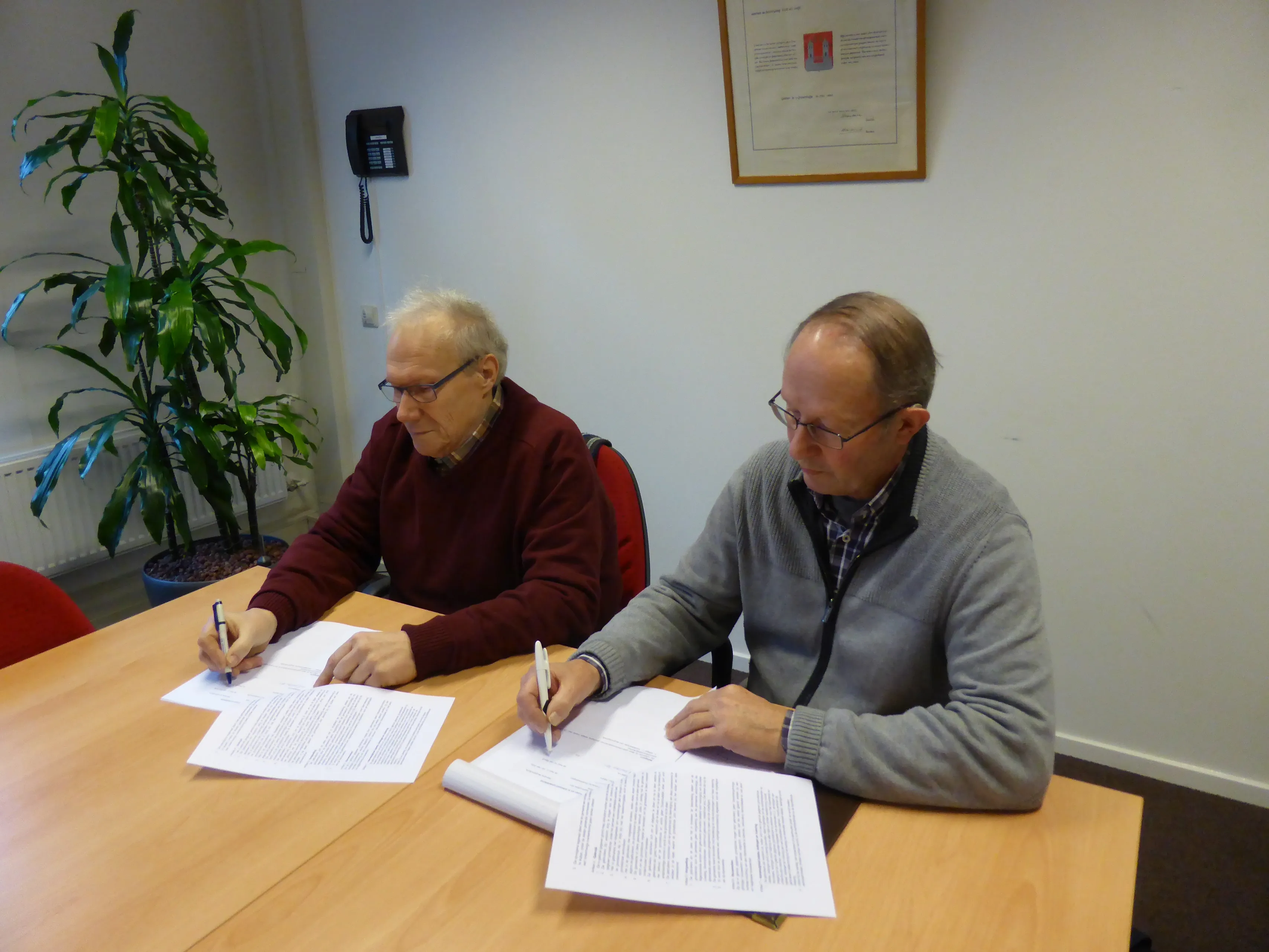 ondertekening gebruikersovereenkomst door de heren van moort en van den doel 2