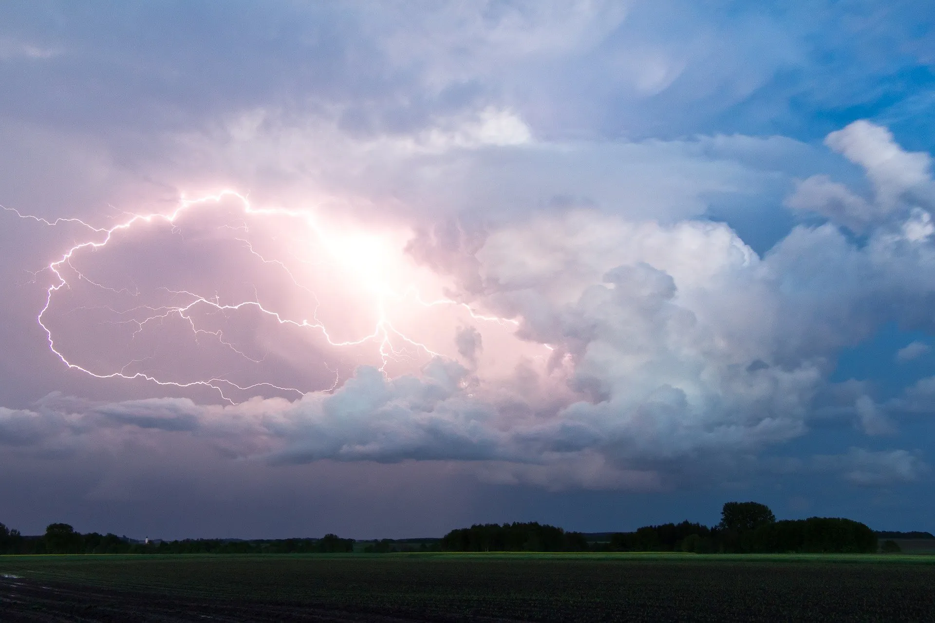 thunderstorm 3184229 1920