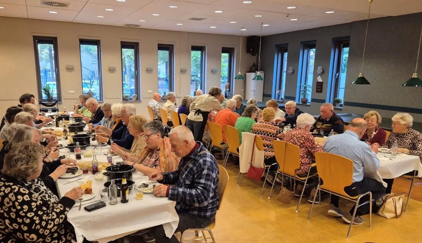 StZ foto bij persbericht Geslaagde mosselavond in het Wijkcentrum - oktober 2025