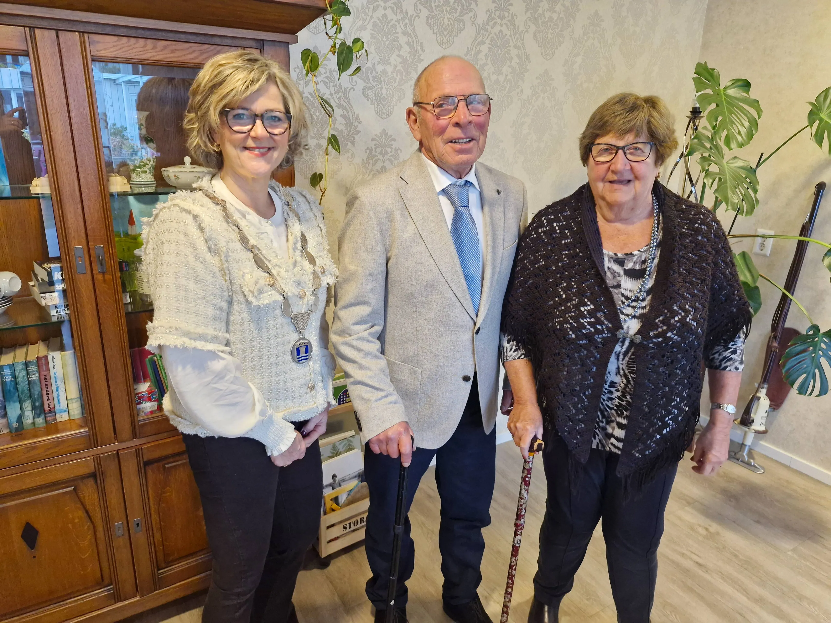 Burgemeester met echtpaar Coolbergen-Van Otzel