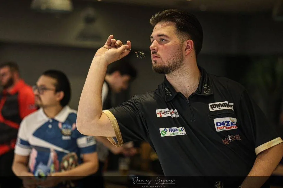 Bradley van der Velden darts