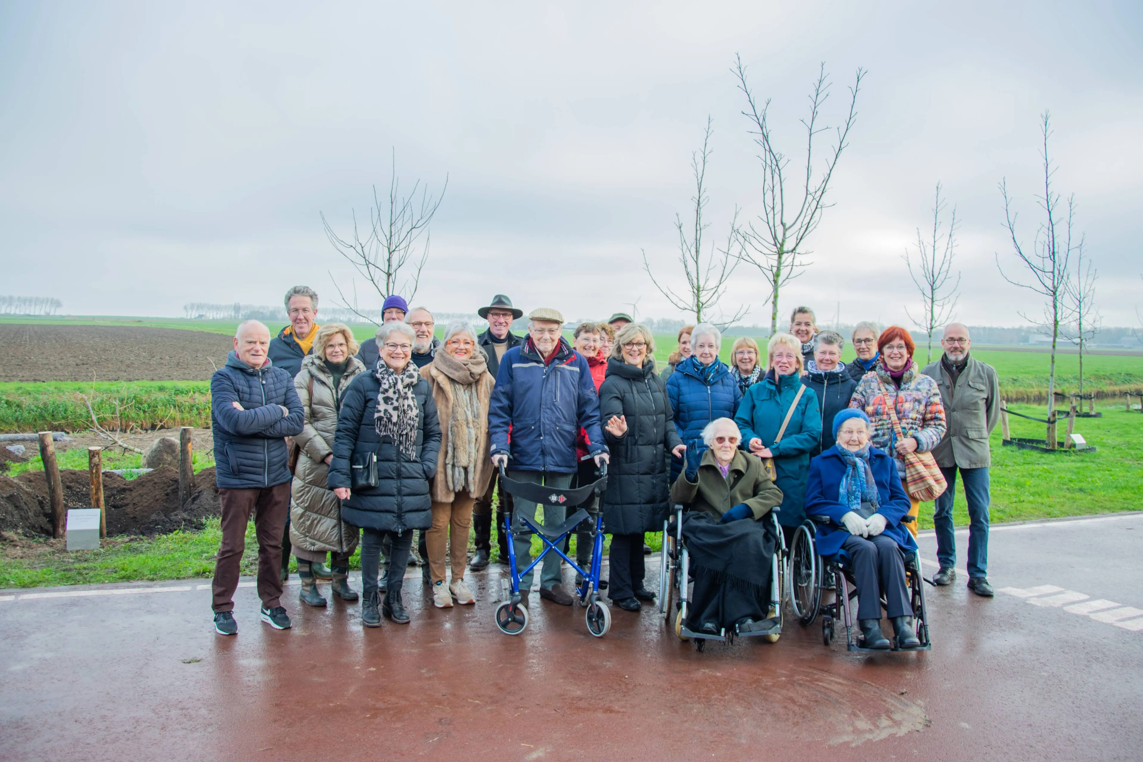 zes nieuwe gedenkbomen