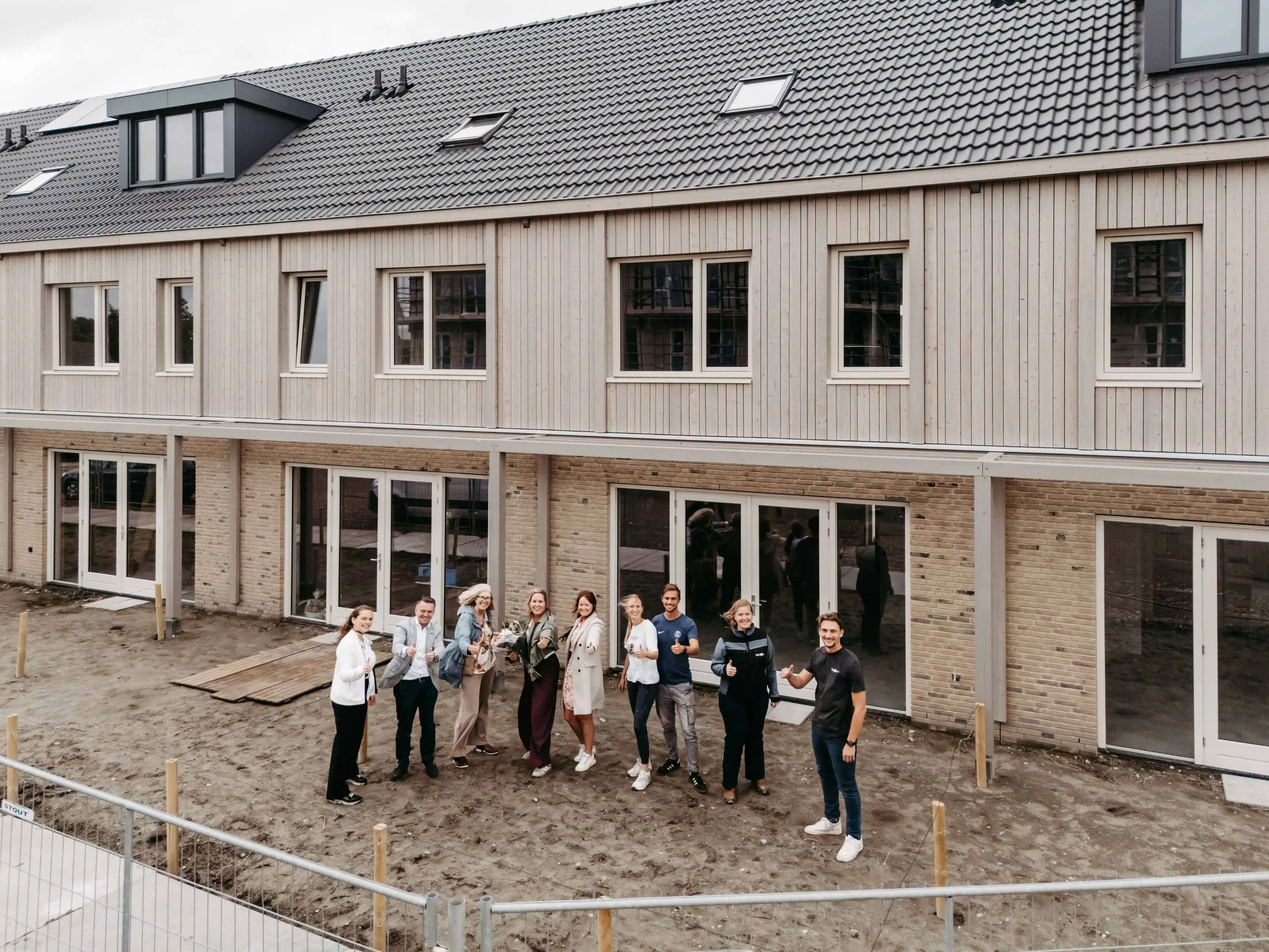 Menheerse Erf feliciteert alle eerste bewoners rijw De Klaproos