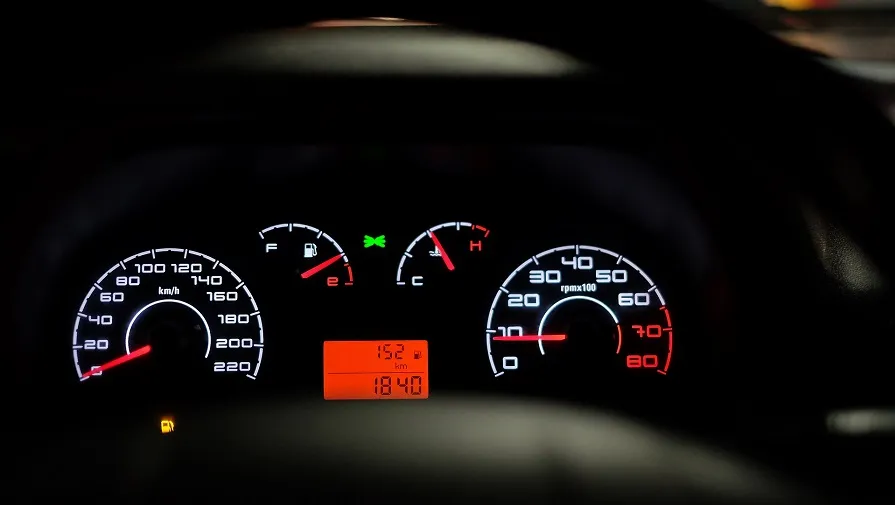 car dashboard 2667434 1920