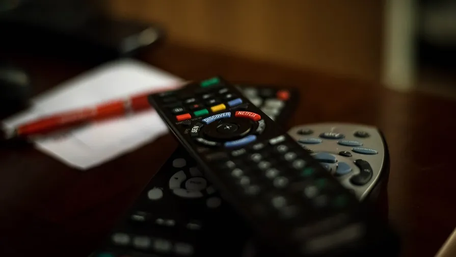 remote control 932273 1920