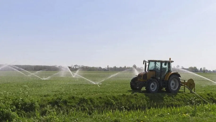 tractor g22550912e 1920 915x518 1