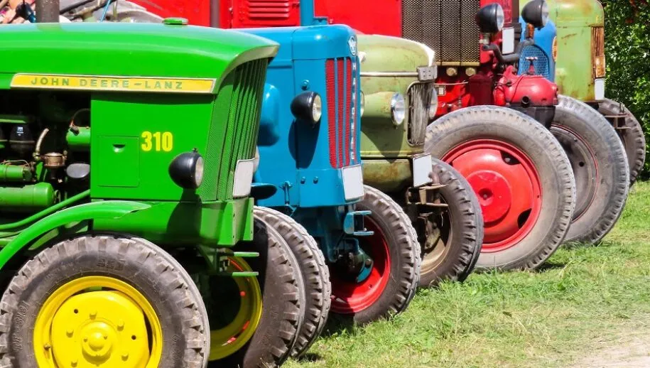 tractors 915x518 1