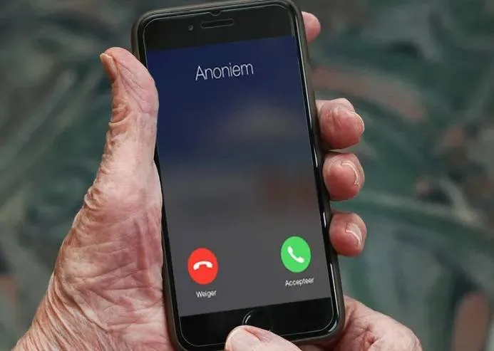 telefoon-bejaarde-anoniem-bellen
