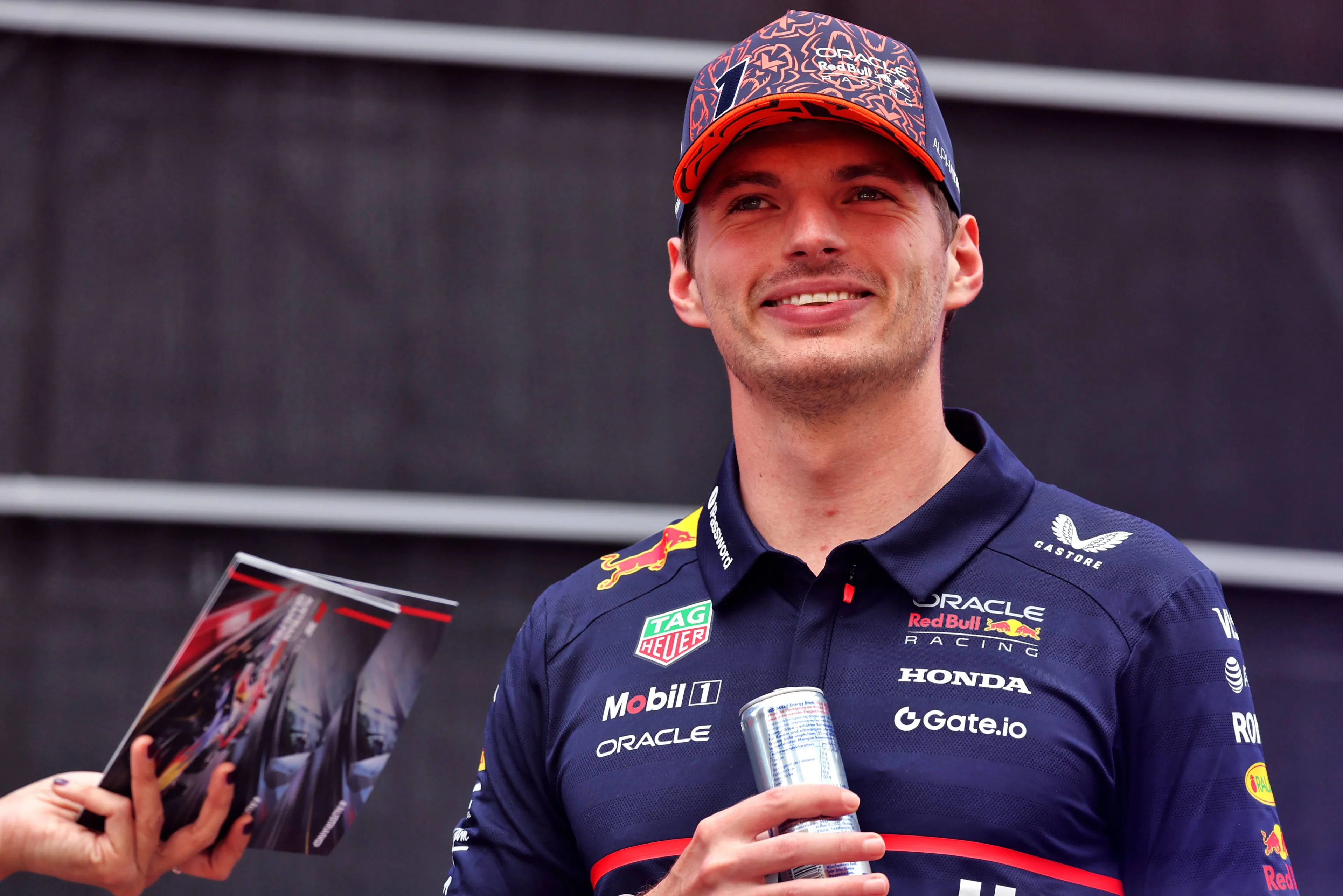 lachende max verstappen in oostenrijk
