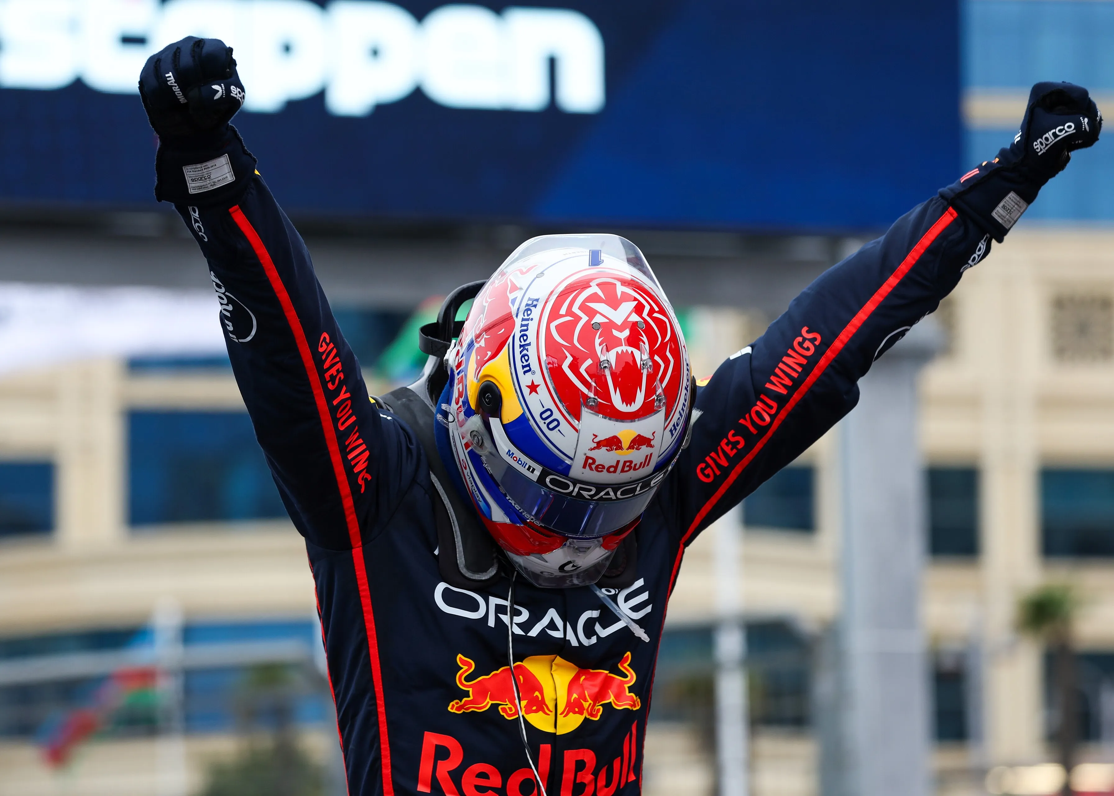 verstappen-celebrating-baku