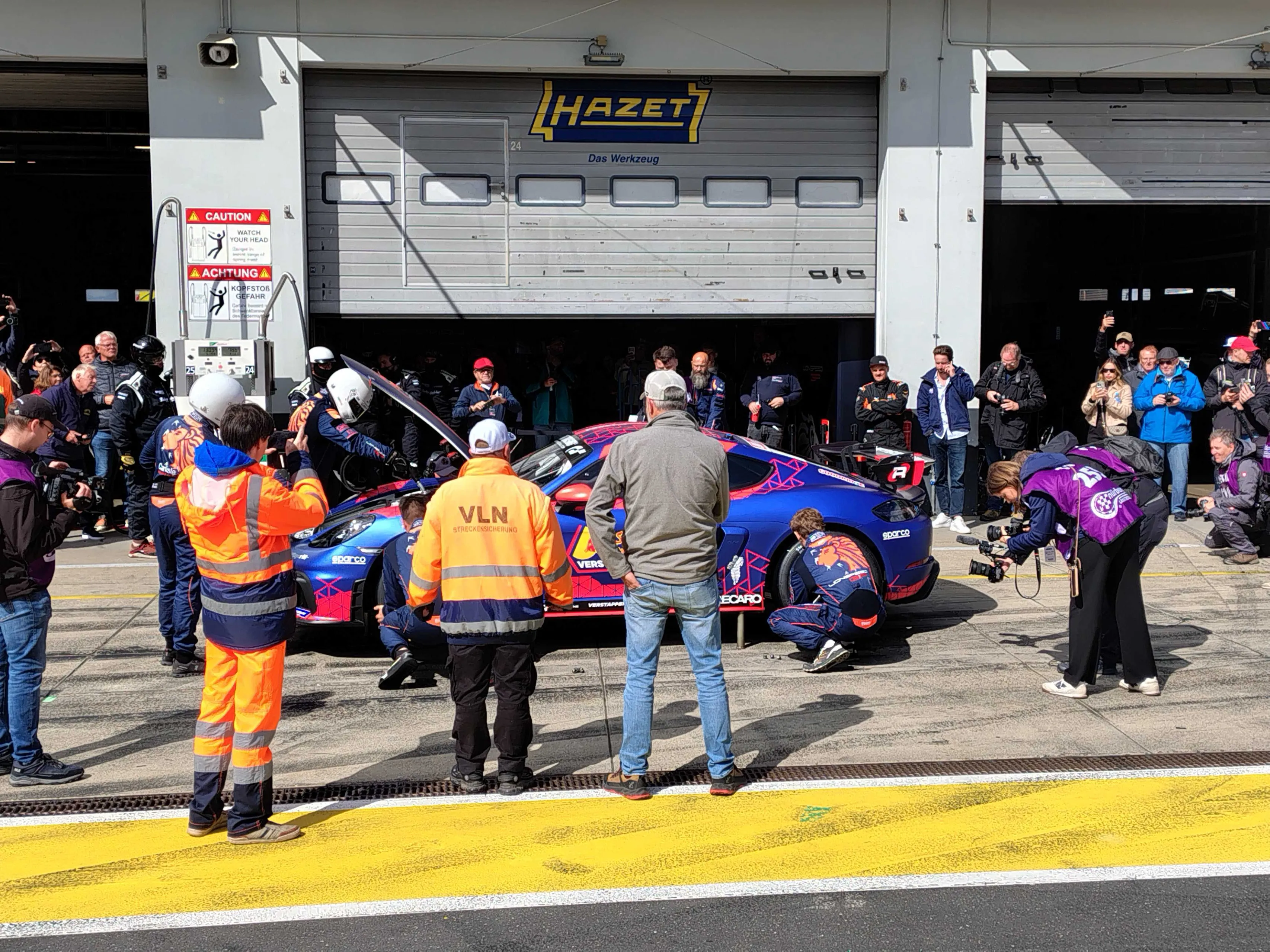 Verstappen in pits