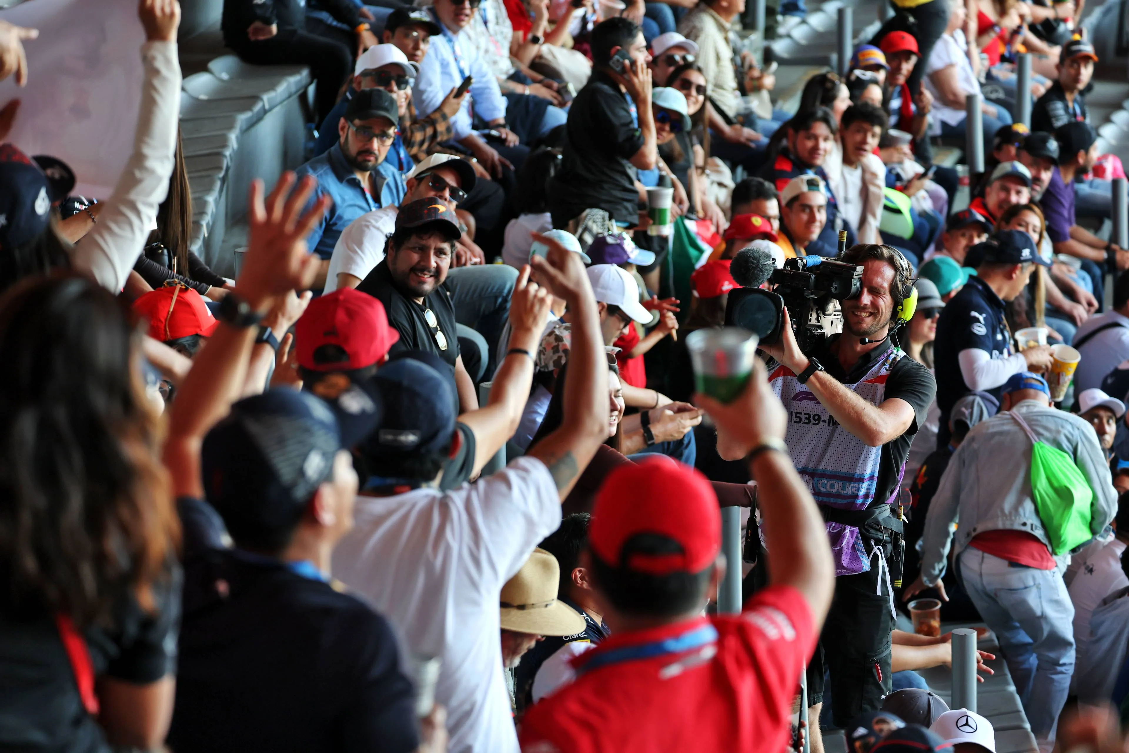mexico-gp-fans-involved-in-post-qualifying-brawl