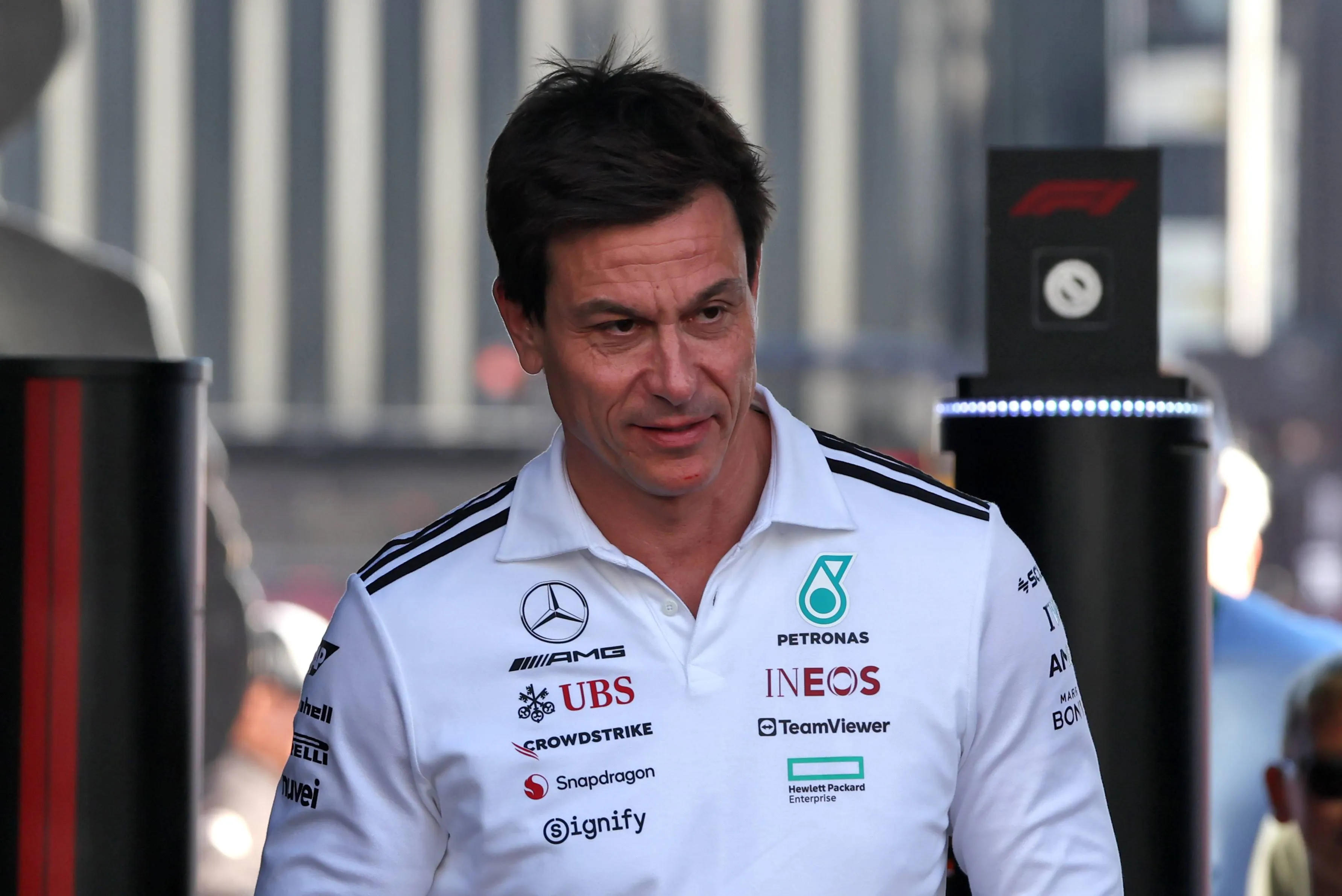 Toto Wolff im Mercedes-Paddock