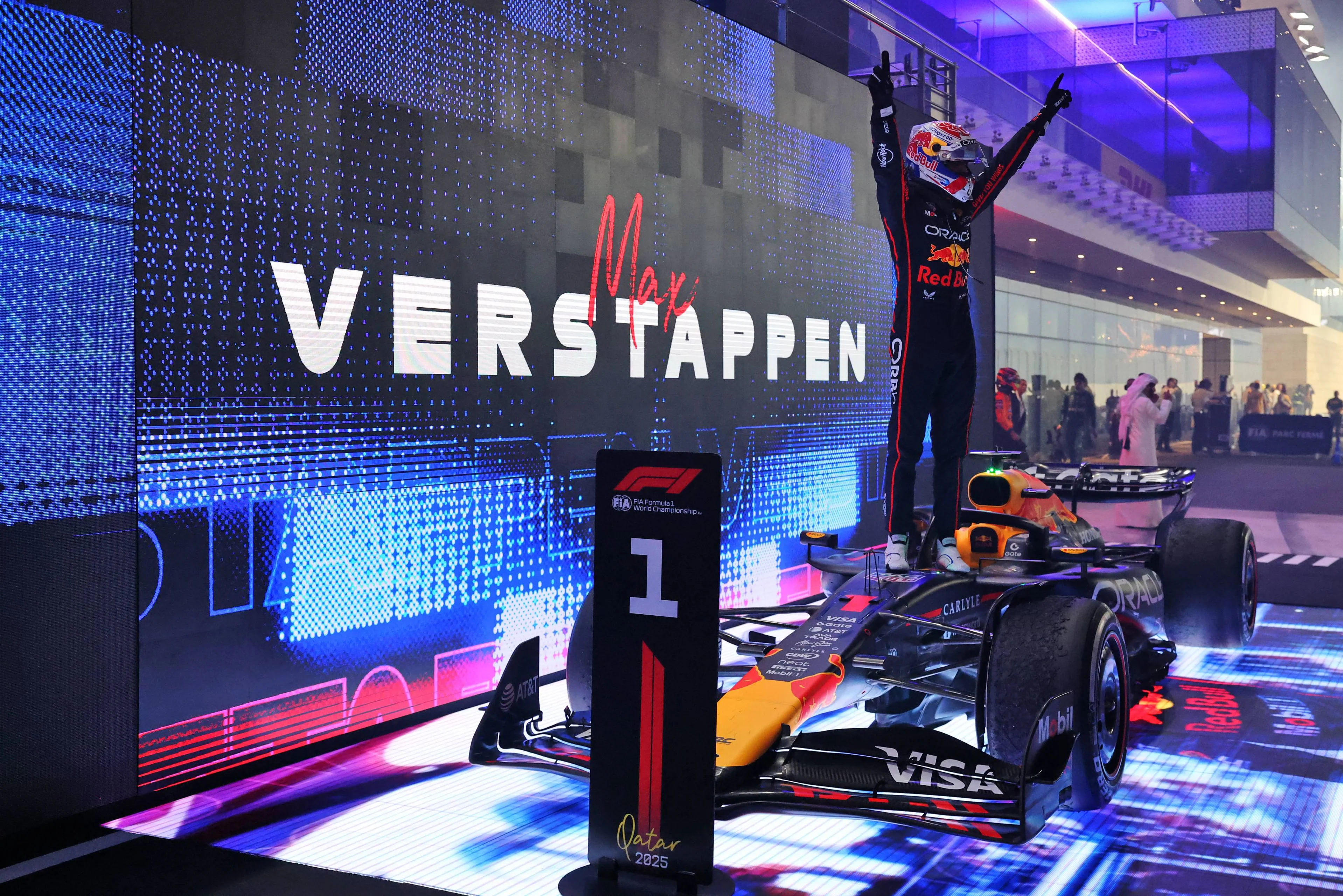 Verstappen viert feest in Qatar - Red Bull