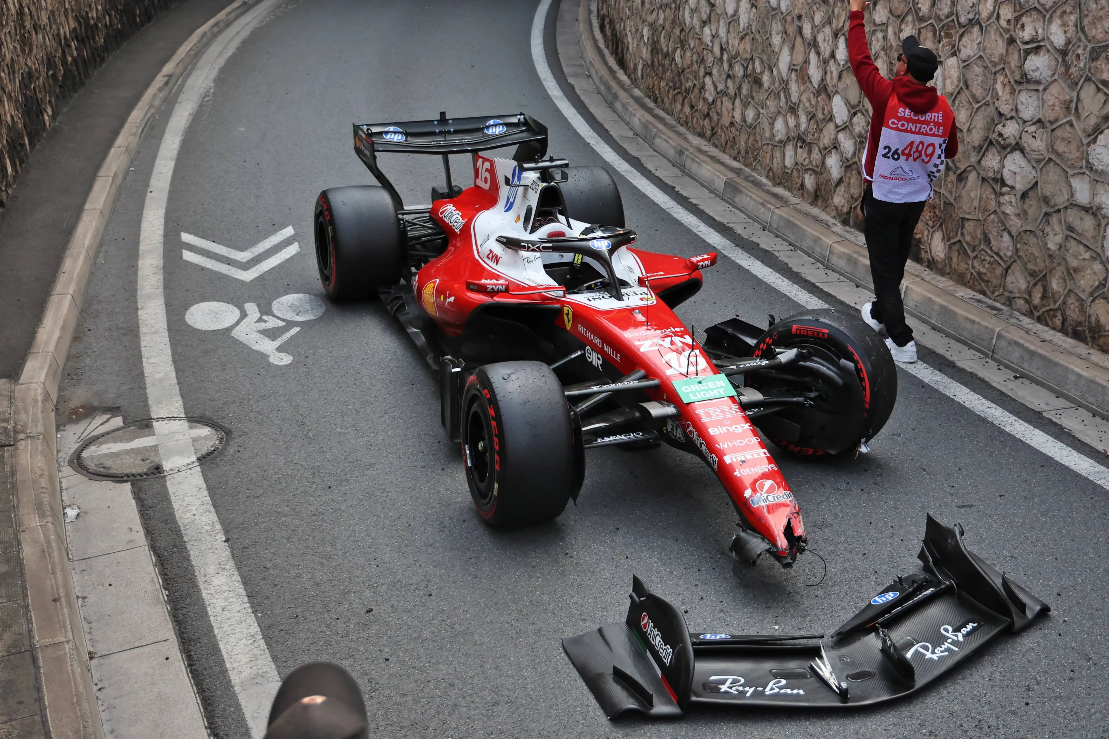 leclerc-ferrari-monaco-crash-jpg