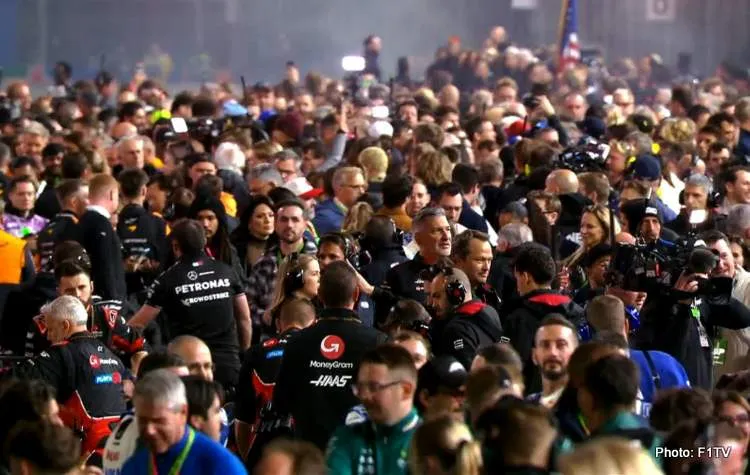 f1 fans crowd