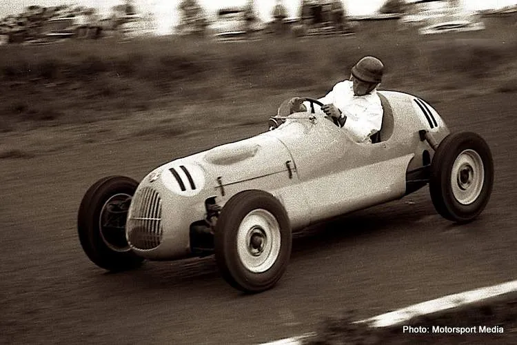 07 7 dennis cockerell peugeot spl compton