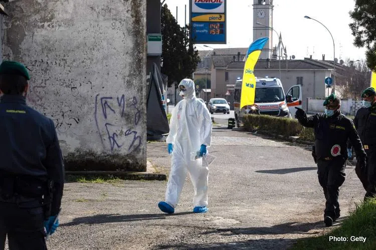 1 gettyimages 1208362342 corona virus 001
