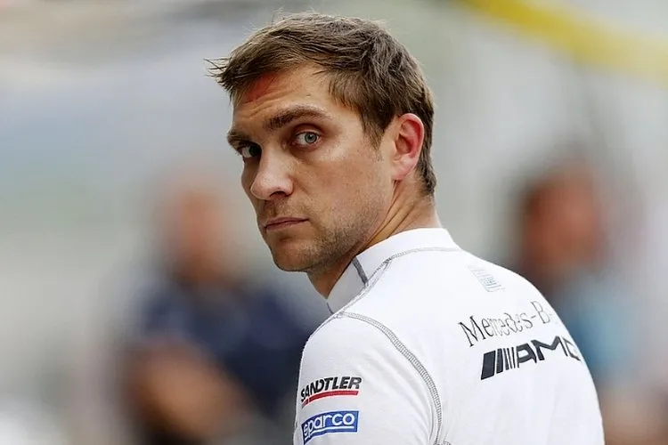 15988 vitaliy petrov podpisal kontrakt s smp racing