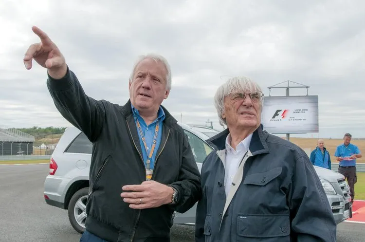 18858 charlie whiting explica el trabajo a bernie ecclestone