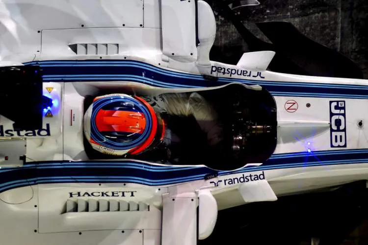 1pub tak kubica bawil sie lopatka
