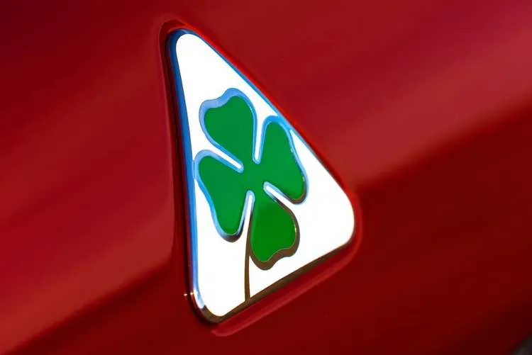 2017 alfa romeo giulia quadrifoglio verde 026