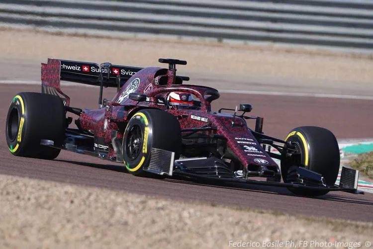 2019 alfa romeo f1 car first photo