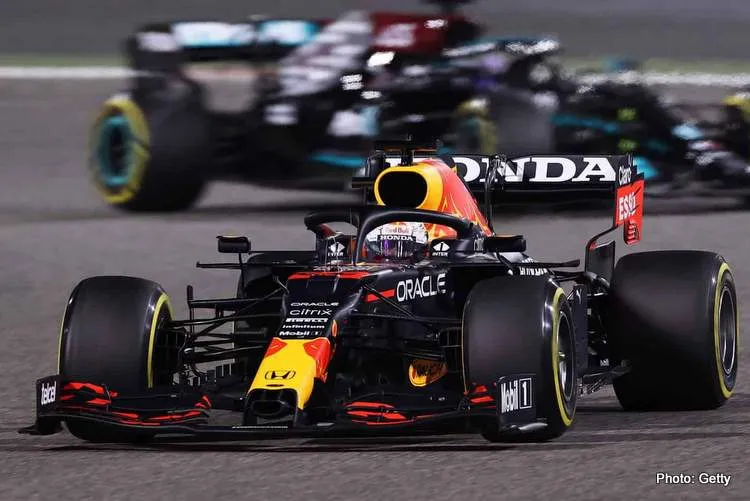2021 bahrain gp verstappen leads hamilton