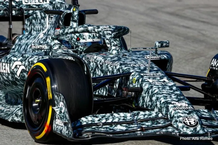 2022 formula 1 testing barcelonae day 1 f1 alfa romeo bottas