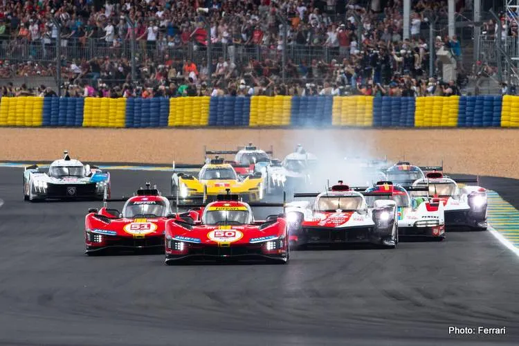 2300346 hypercar 24h le mans first hour