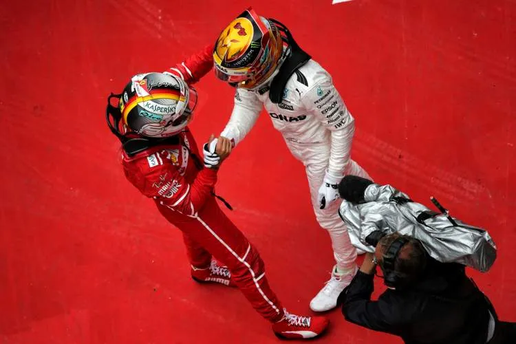 61348932 vettel hamilton formula 1