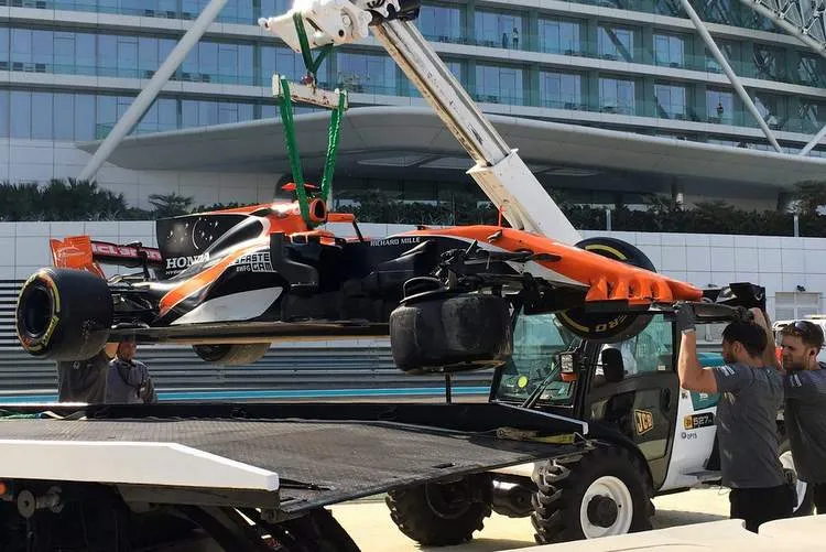 abu dhabi test alonso crash
