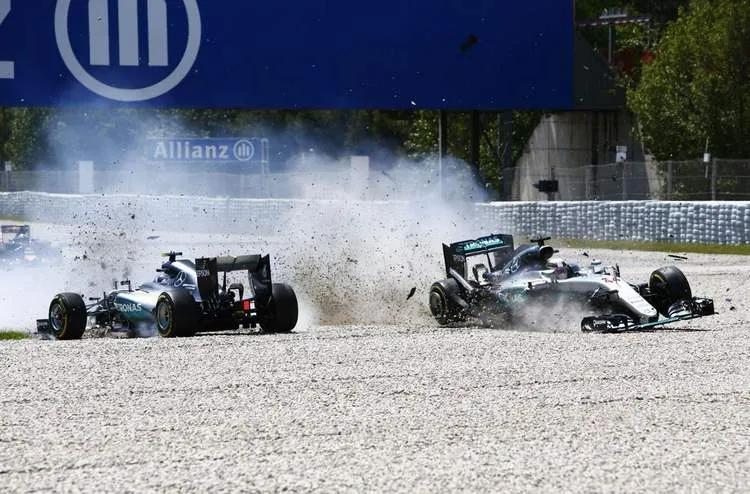 acidente rosberg e hamilton