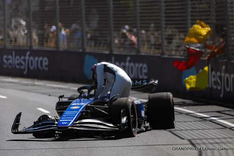 albon crash melbourne f1