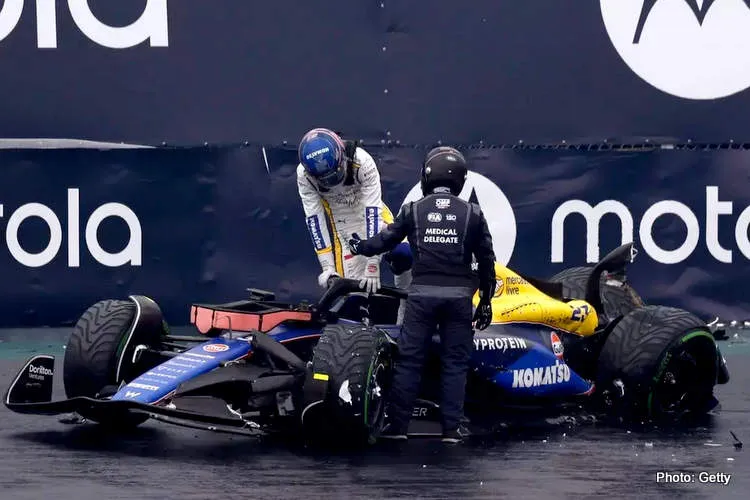 albon f1 crash 001