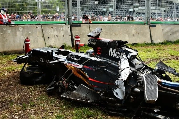 alonso cracked seat f1 crash melbourne australia mclaren