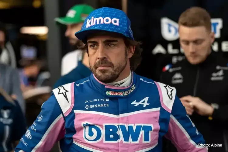 alonso voelt mee met hamilton het bewijst dat een coureur niet cruciaal is