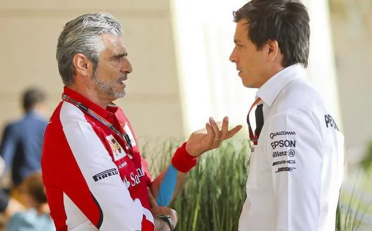 arrivabene hablando con toto wolff efe